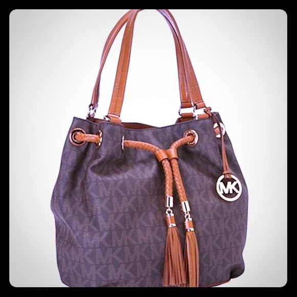 Large Jet Set Tassel Gathered Mk Signature Tote - Picture 2 of 5